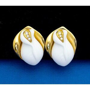 Vintage White Faux Pearl Gold Tone Victorian Clip On Earrings - D37